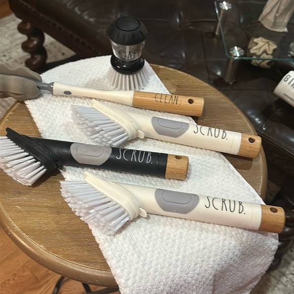Rae Dunn Fillable Cleaning Utensils for kitchen/bath w/replacement scrubbers 🧽 - Picture 3 of 11